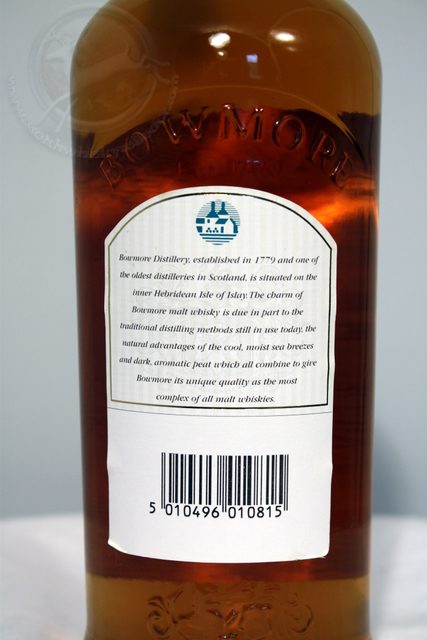 Bowmore Legend rear detailed image of bottle